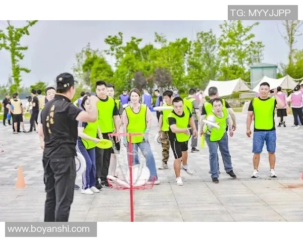 重庆飞盘队与广州飞盘队赛后复盘分析个人能力对比与表现总结