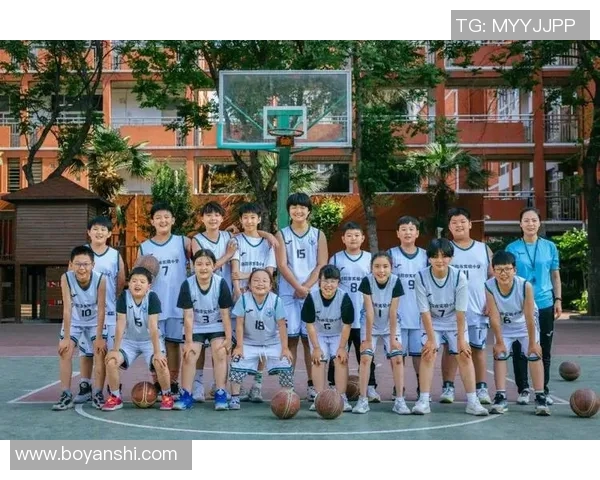 余嘉豪的成长之路与篮球梦想的追逐历程揭秘