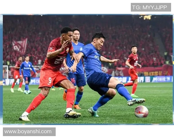 凯恩的传奇之路：从足球天才到世界级教练的蜕变与影响