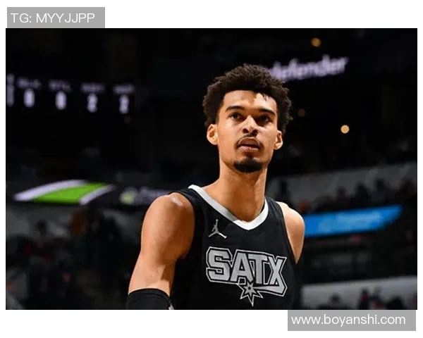 马刺与灰熊季后赛第六场激战回顾关键时刻的精彩瞬间与战术分析